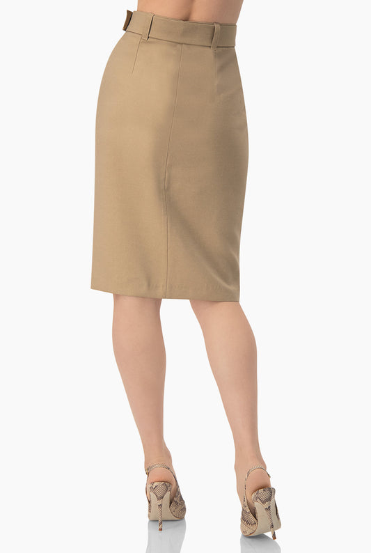 Falda lápiz café con cinturón y botones frontales